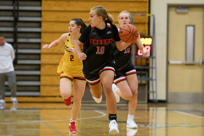 2023-4-2-WAVOR-Girls-GAME-2572-NR-clear